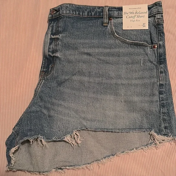 Abercrombie & Fitch 90s High Rise Cutoff Shorts - Picture 3 of 4